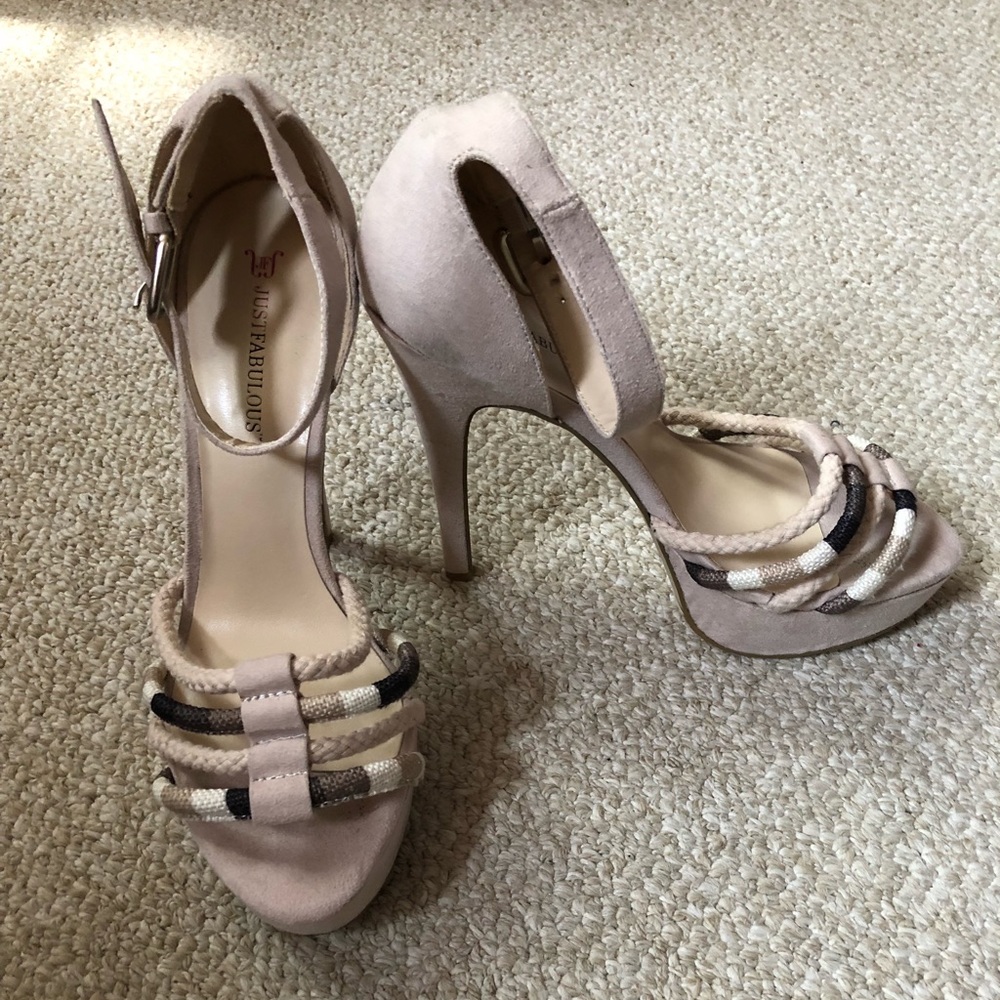 Nautical and neutral chic heel